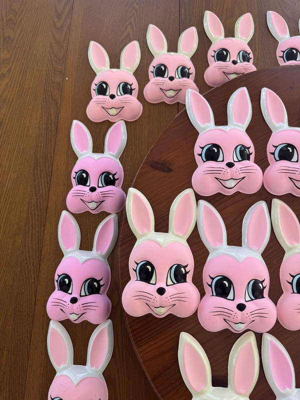 LOT of 30 Vtg Bakery Pink Pop Tops Plastic Mold Easter Bunny Cake Topper Head gallery