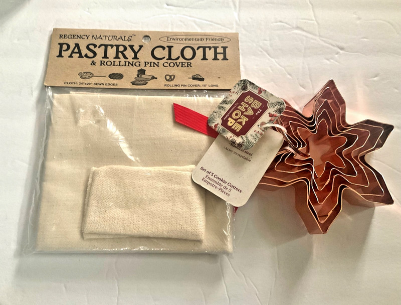 Bake shop 5 Piece Snowflake Cookie Cutters & Pastry Cloth – Regency Naturals