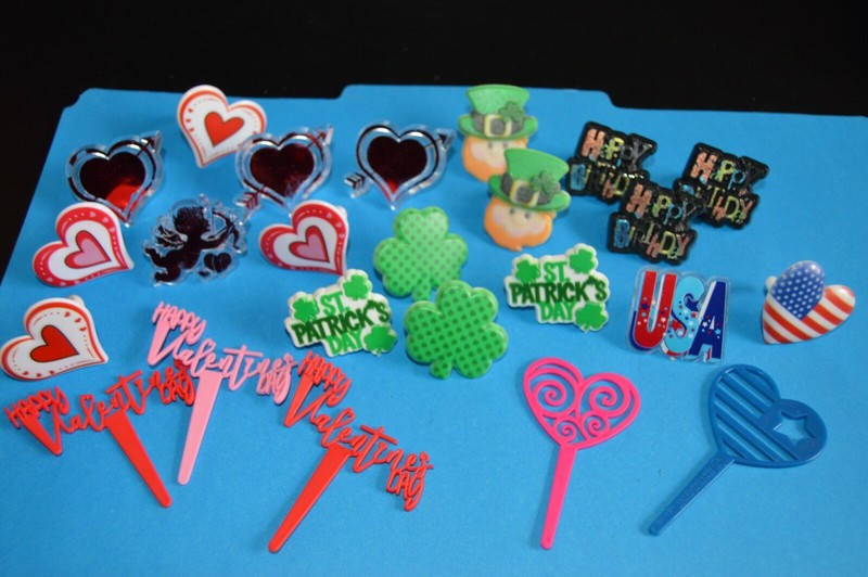 Lot of 24 CAKE DECORATIONS (TOPPERS) - KIDS' RINGS 4th of July Valentine's EXC! gallery