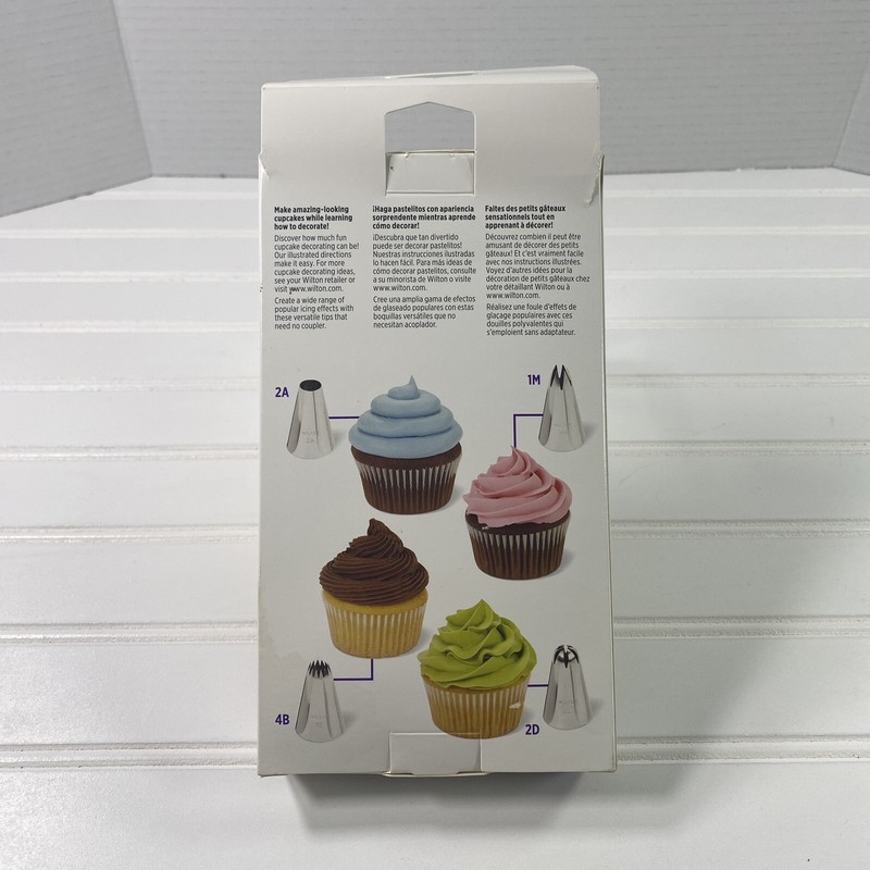Wilton Cupcake Decorating Set And Wilton 4 Pc Fondant Cutters gallery