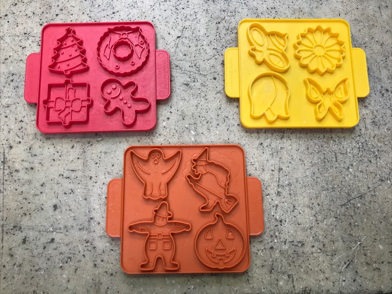Nordic Ware Cookie Cutter 8 in 1 Reversible – Set Of 3 Seasons – Nice! Fast Ship