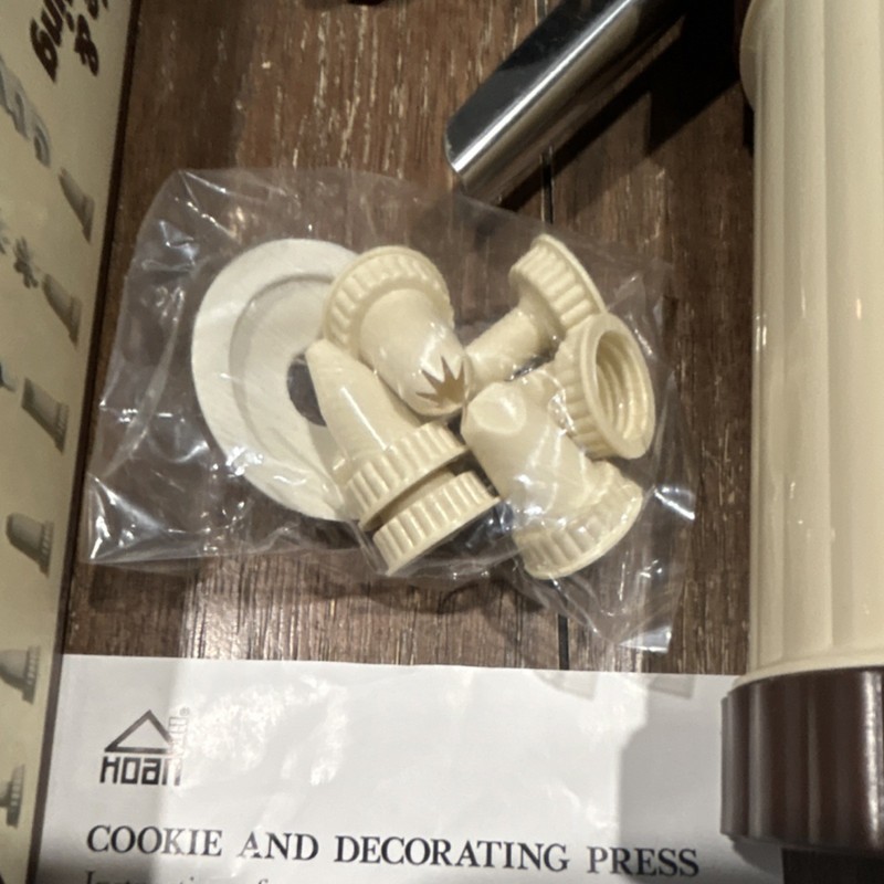 Vintage 1979 Hoan Cookie Press with Discs & Tips, Beige Brown Plastic Aluminum gallery