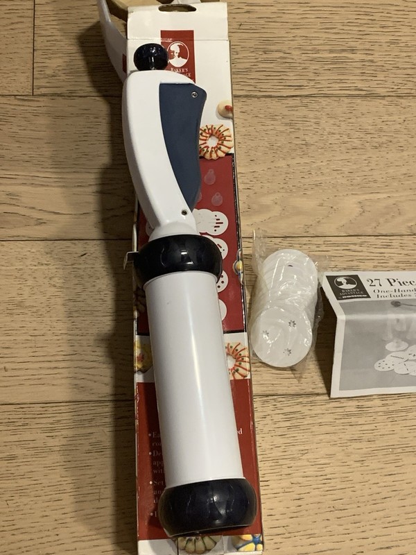 Baker’s Advantage By Roshco Deluxe One Handed Cookie Press (incomplete)