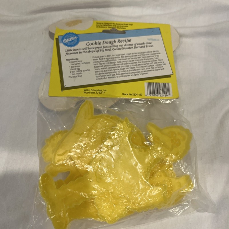 Vintage 1987 Wilton Seasame Street Cookie Cutters Monster Bert Ernie Big Bird gallery