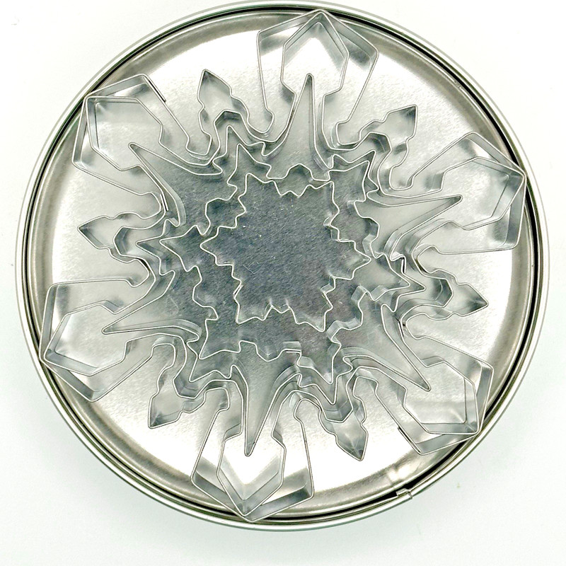 Williams Sonoma Snowflake Cookie Cutters Set of 5 Nested w Holiday Tin gallery