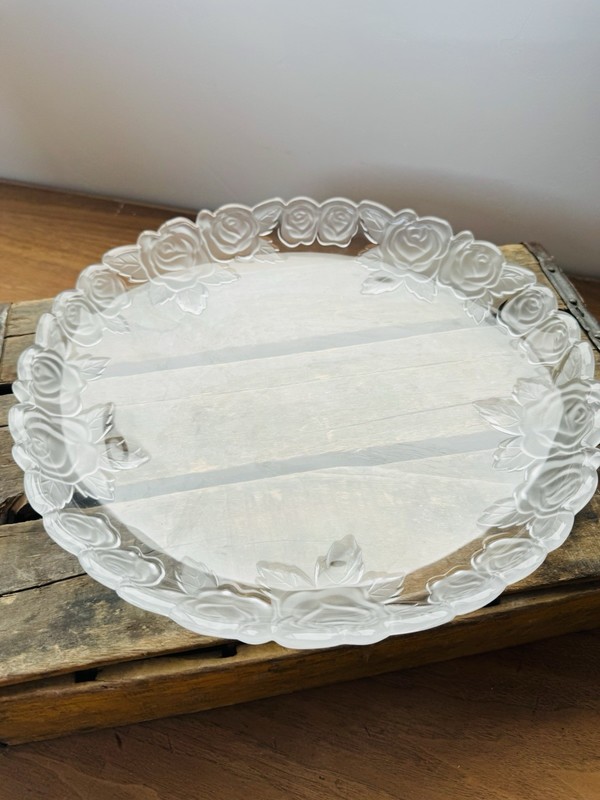 SOGA Gorgeous Frosted Flower Pattern Cake Stand 14/1” Original Box gallery
