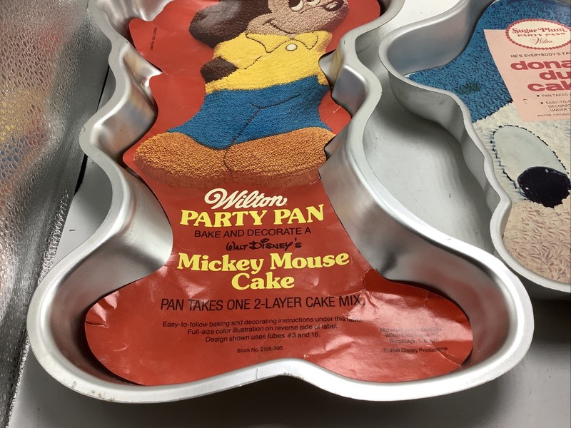 Lot of 2 New Vintage Wilton Disney Cake Pans Donald Duck Mickey Mouse 1978 gallery