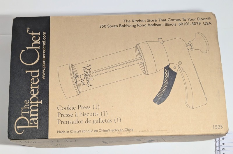 NIB Pampered Chef Cookie Press 1525 16 Discs Original Box With Care/Recipe Cards