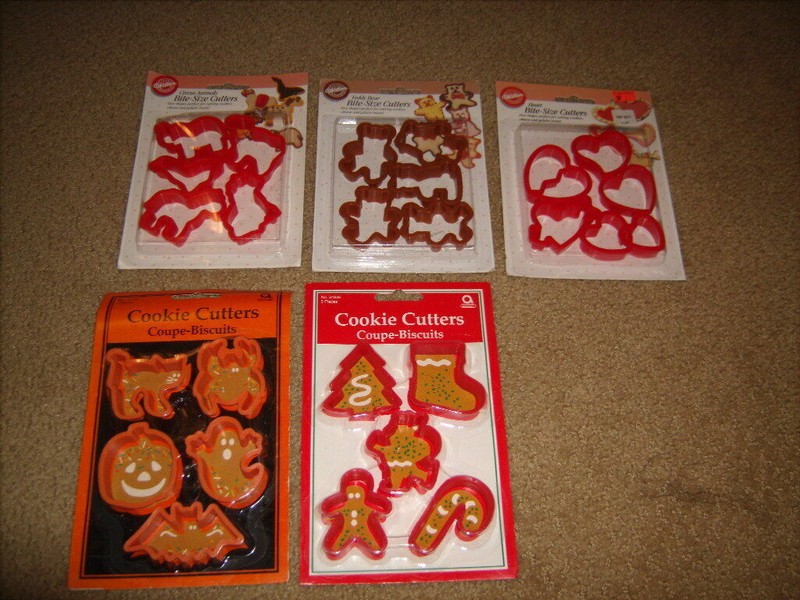 BITE SIZE Cookie Cutters 25 Count NEW SEALED Wilton & Amscan