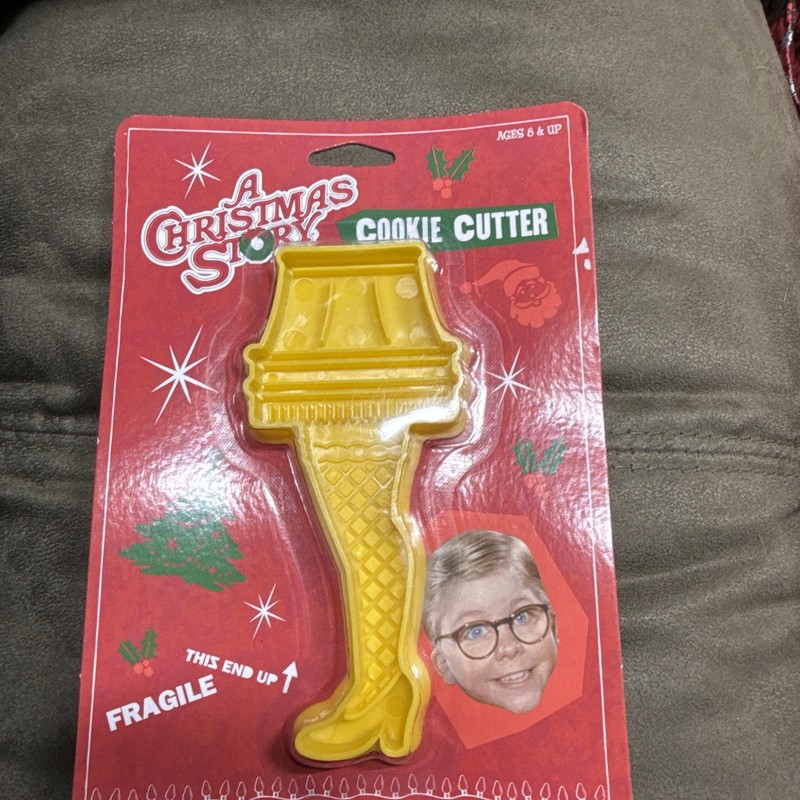 NEW A Christmas Story Movie Leg Lamp Yellow Cookie Cutter (C002) gallery