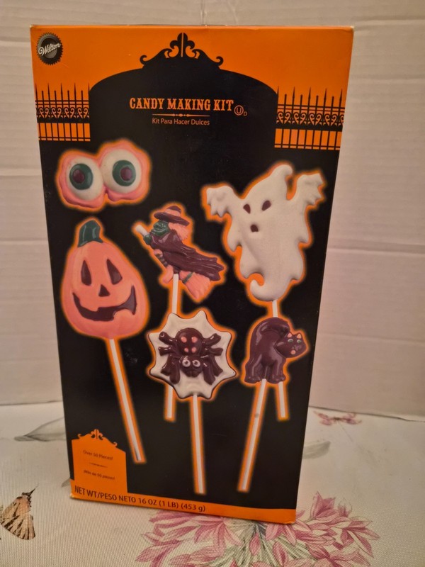 Vintage Wilton Candy Making Kit Halloween Sucker Molds Sticks Bags No Candy NOS