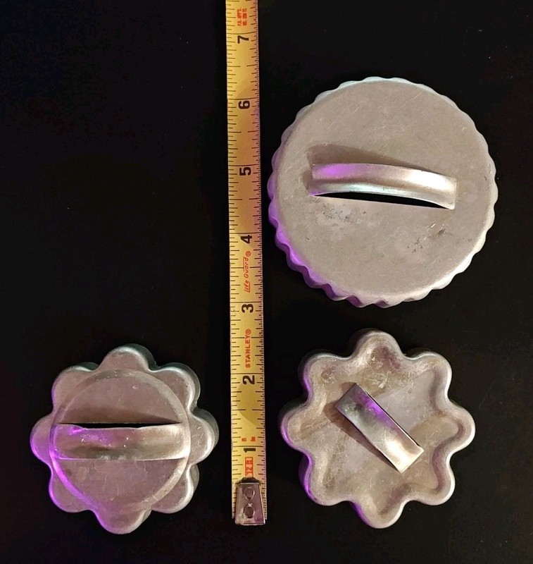 Vtg Lot 10 ALUMINUM METAL Cookie Cutters Gingerbread Man,Diamond,Star,Bell,Moon+ gallery