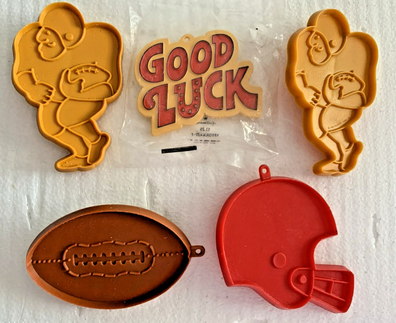 Football Hallmark 4 Cookie Cutters Player/Helmet/Football/GOOD LUCK-NIP