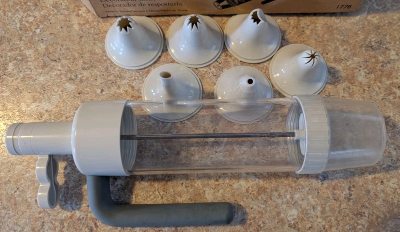Pampered Chef Easy Accent Decorator #1778 Icing Frosting Cookie Press EUC gallery