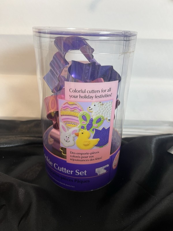 WILTON 9 Piece Cookie Cutter Set Easter & Springtime Cookie Cutters