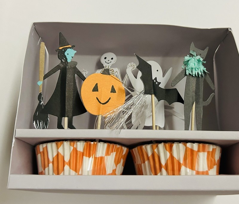 New Halloween Cupcake Kit 24 Liners 24 Pick Cat Pumpkin Ghost Skeleton Witch Bat