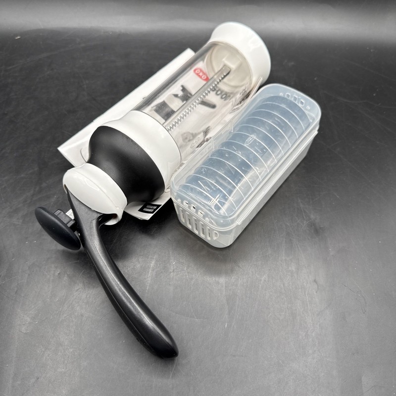 OXO Good Grips Cookie Press Set W/ 12 Stainless Steel Discs gallery