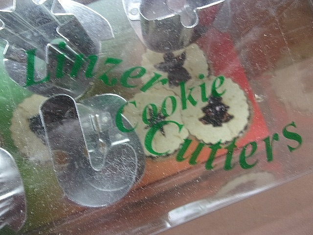 Linzer Christmas Cookie Cutter Set Fluted Round + 6 Holiday Shapes Baking YUMMY! gallery