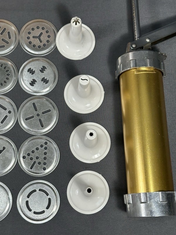Marcato Atlas Biscuits Maker Cookie Press from Italy, 20 Discs and 4 Tips In Box gallery