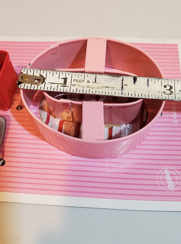 NIP Wilton Valentine's Day Cookie Cutter 2-Pack X O Pink and Red Love & Kisses gallery