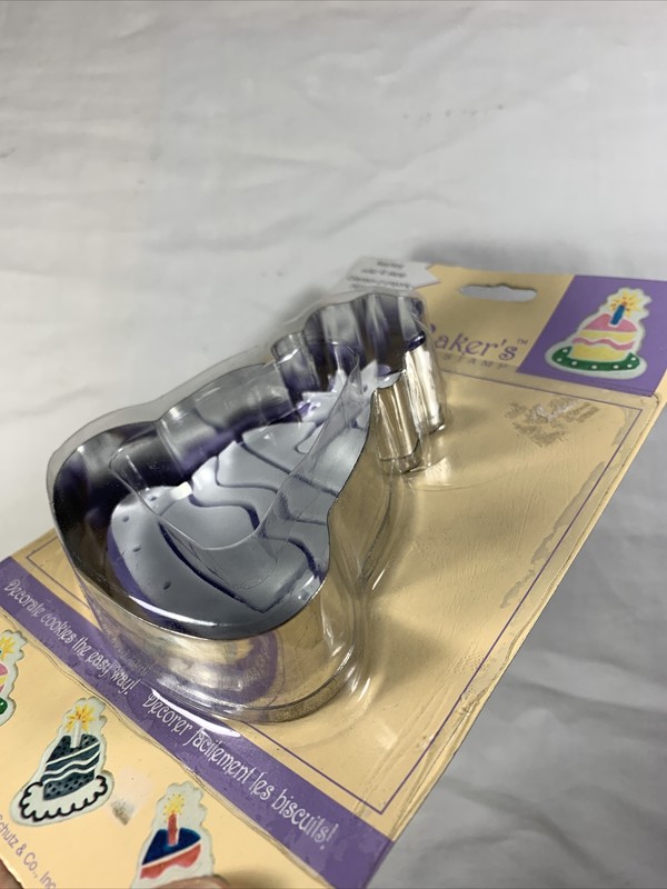 COOKIE BAKER'S: CUTTER & STAMP -B Cake ~cb1964-123 Metal & Foam gallery