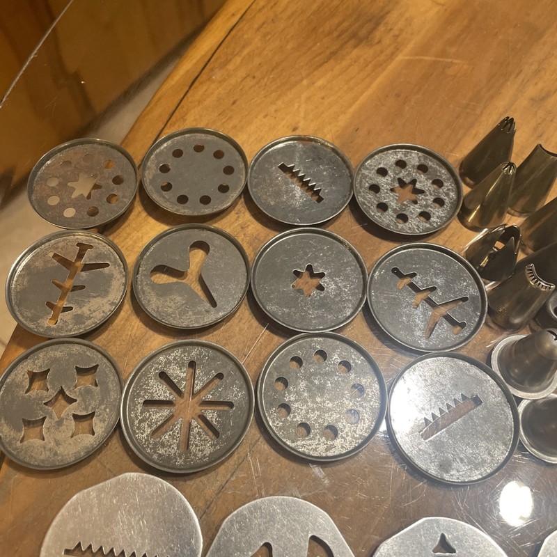 VTG Lot 48 Cookie & Cake Press Disc Decorating 15 Mirro & Set 12 -1 3/4”Discs gallery
