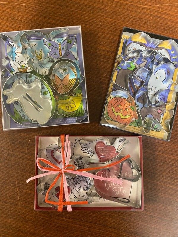 RARE Set of 3 Williams Sonoma Cookie Cutters Valentine Halloween Easter Metal