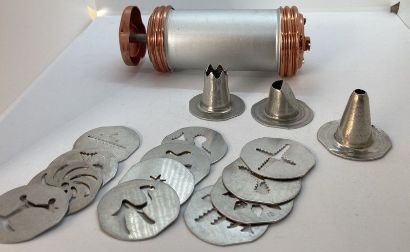 VTG Cookie Pastry Cookie Press 12 Discs 3 Decorator Tips Holiday And More