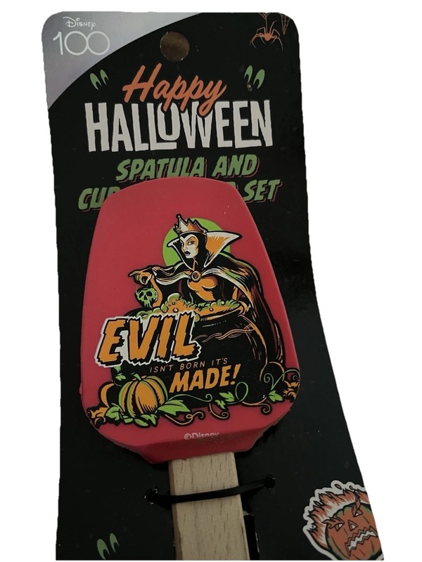 Disney 100 Wicked Queen Halloween Spatula, Cookie Cutter And Cupcake Holders gallery