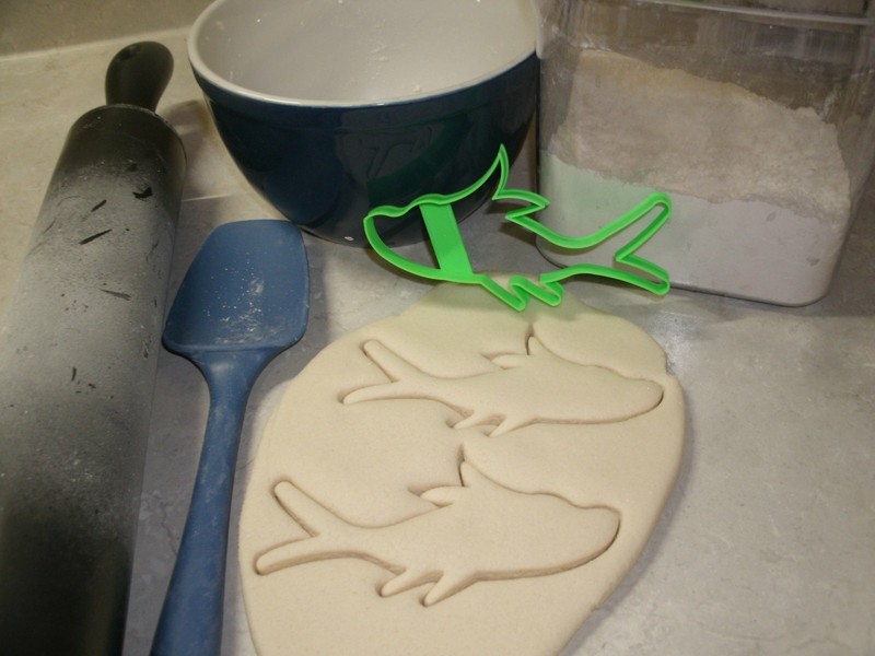 GREEN FISH DR SEUSS CAT IN THE HAT ONE FISH TWO FISH COOKIE CUTTER USA PR2482 gallery