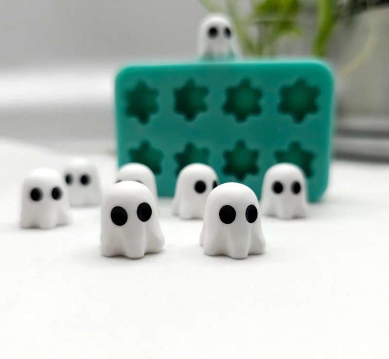 6-Cavity Halloween Little Ghost Chocolate Molds Silicone Candy Jelly Mold 3D Foo