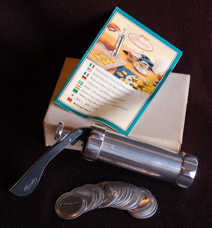 Vintage SHULE Cookie Press ~ 20 Spritz Plates ~ Recipe Book ~ VGC
