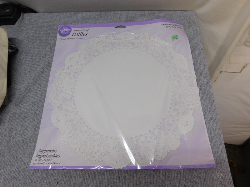 Vintage Wilton Grease Proof Doilies 14 Inch White Round 4 Count 2104-90214 USA