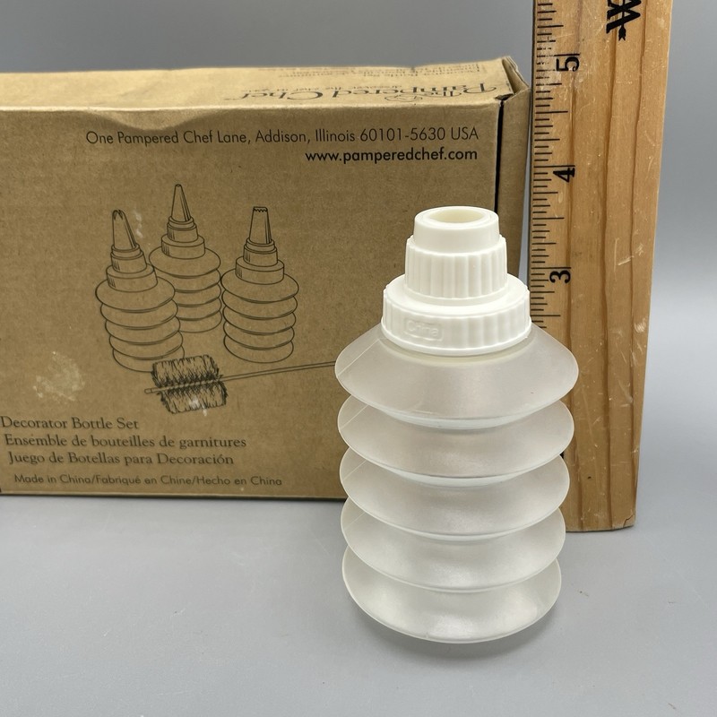 Pampered Chef Easy Accent Decorator Bottle Set + 5 Extra Tips Cookie Cake Icing gallery