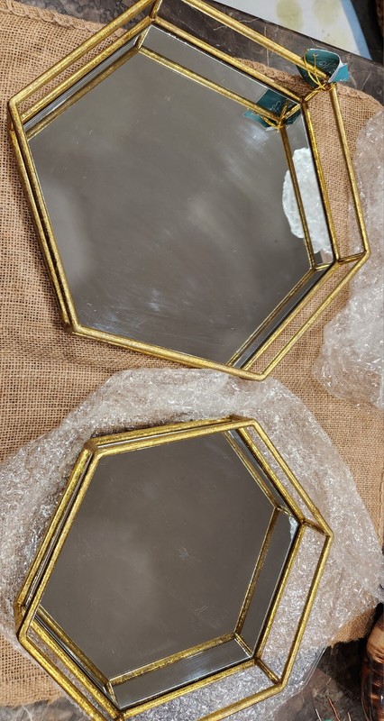 Kate and Laurel Felicia Modern Glam 2-Piece Nesting Metal Mirrored Gold gallery