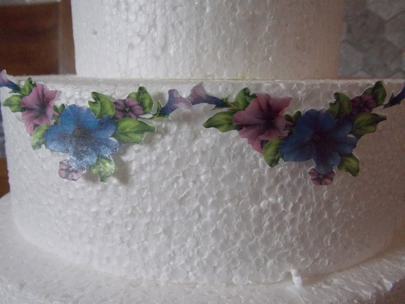 8 Precut Edible Wafer Paper Flower Garland cake and cupcake toppers (7) gallery