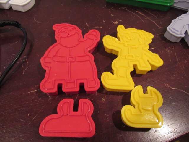 Rudolph Stand-Up Plastic 3D Christmas Cookie Cutters - 16 Pieces - 8 Figures gallery