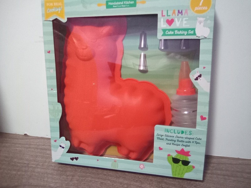 Handstand Kitchen Llama Love Cake Baking Set Silicone Cake Mold & Icing Tips