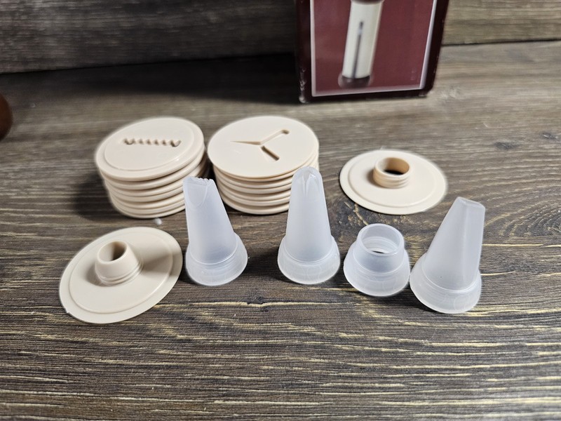 Hershey Cookie Press 21 Discs & 4 Tips Candy Cake Decorating Kitchen Baking gallery
