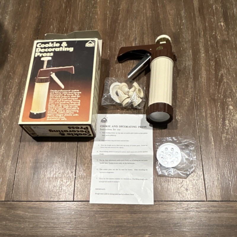 Vintage 1979 Hoan Cookie Press with Discs & Tips, Beige Brown Plastic Aluminum gallery