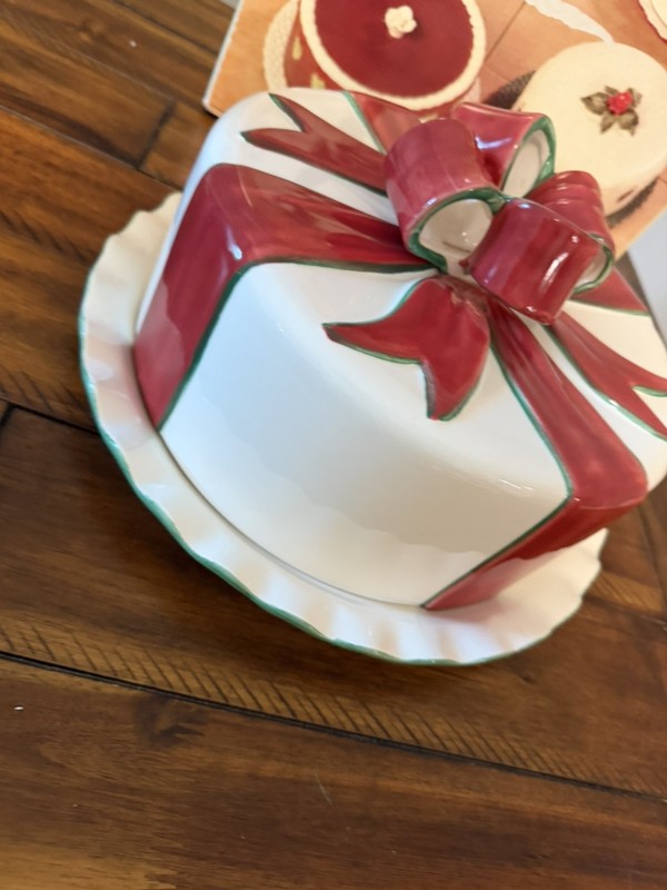 BEAUTIFUL Vintage Ribbons Bows Cake Plate Cover Red Green Ceramic Portugal gallery