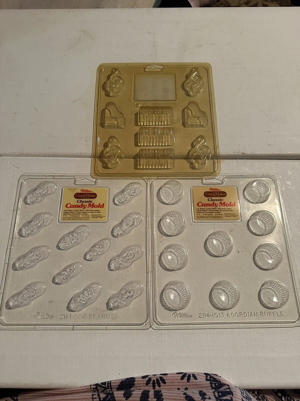 Wilton Candy Chocolate Mold Vintage Plastic Retired Design 2114-4206, 1013, 556