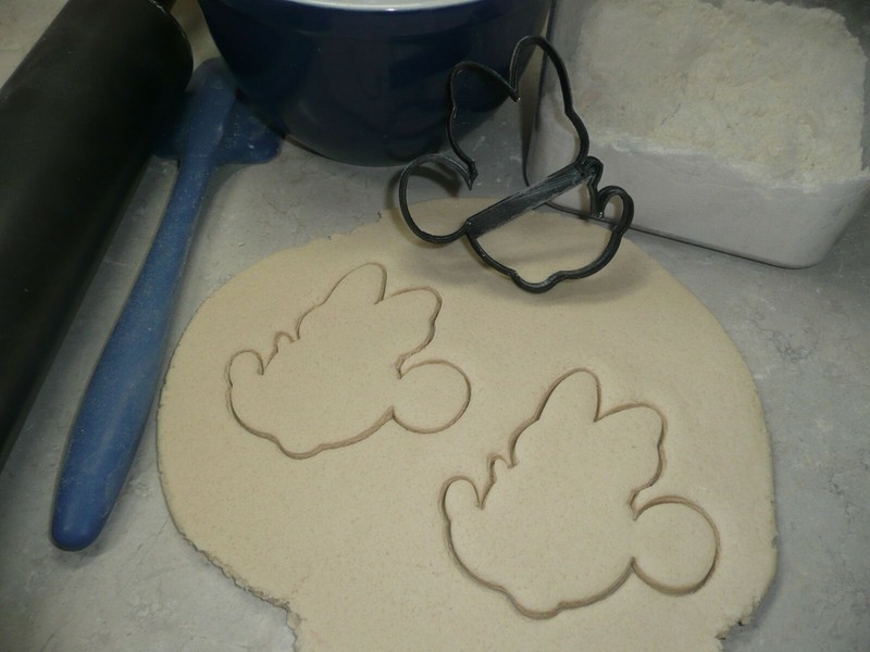 SIDE FACING MINNIE MOUSE FACE OUTLINE CARTOON COOKIE CUTTER USA PR4186 gallery