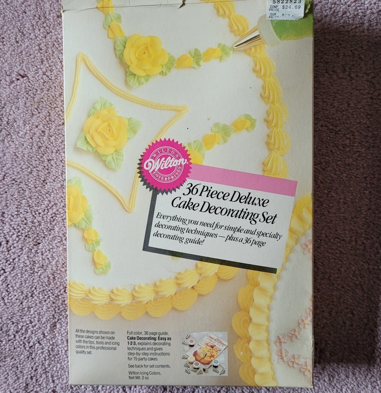 Vintage Wilton 36 Piece Deluxe Cake Decorating Set gallery