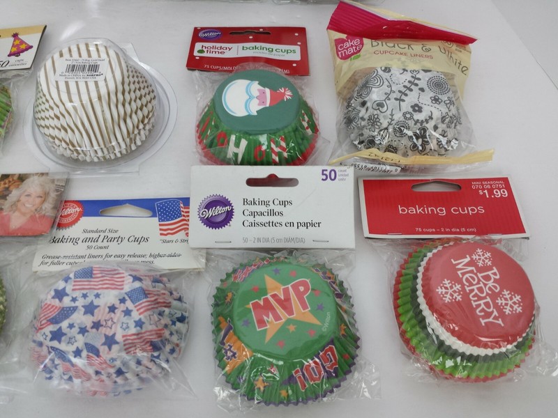 FACTORY SEALED 700+ CUP CAKE LINERS BUNDLE WILTON REYNOLDS NORPRO PAULA DEEN ETC gallery