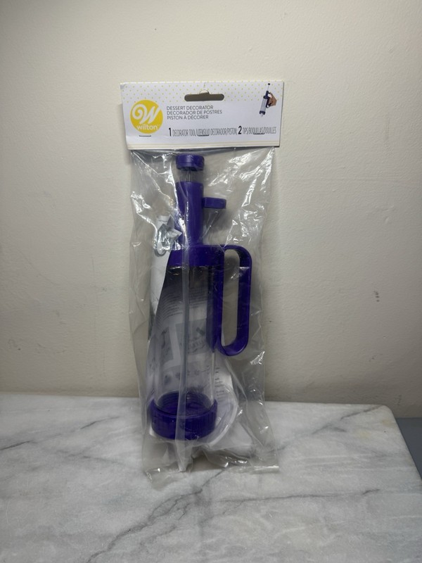 Wilton Treats Made Simple Dessert Decorator Includes Tool & 2 Tips