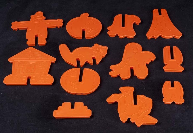 Nordic Ware HALLOWEEN 3D Stand Up COOKIE CUTTERS Haunted House Cat Pumpkin gallery