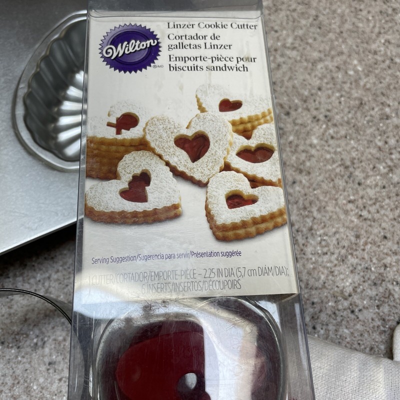 Valentines Heart Baking Lot Wilton Pan Linzer Cookie Cutter Towels Giving Plate gallery