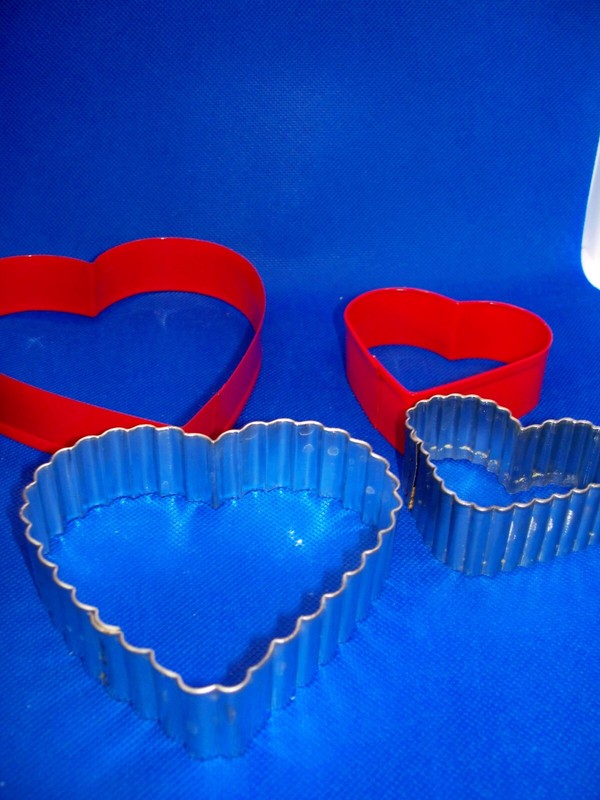 Valentine's Wilton Large Heart Metal 4 Piece Cookie Cutter Set gallery