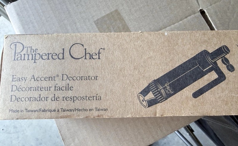The Pampered Chef Easy Accent Decorator 1778 Open Box gallery